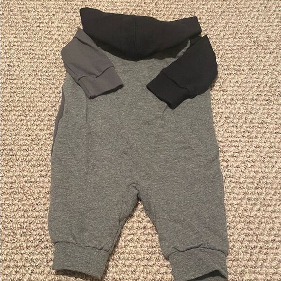Nike Infant Black and Gray Hooded Onesie - Picture 5 of 5